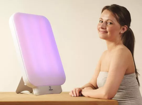 Bild: Akne sanft und effektiv behandeln- Lichttherapiegeräte CleanLite für eine schöne, reine Haut