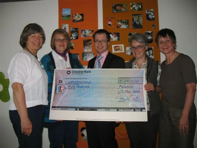 Ingram Micro spendet 10.000 Euro an Arche Noah e.V. in München Bild: Ingram Micro spendet 10.000 Euro an Arche Noah e.V. in München