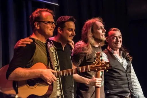 Dresdenl: Spektakuläre Saiten-Show 'Nacht der Gitarren' auf Deutschlandtournee Bild: Dresdenl: Spektakuläre Saiten-Show 'Nacht der Gitarren' auf Deutschlandtournee