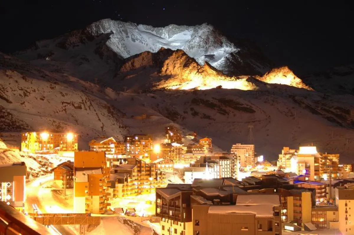 Val Thorens by night