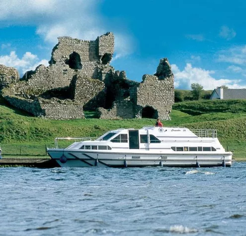 Bild: Golfurlaub mal anders - Mit dem Hausboot zum Green