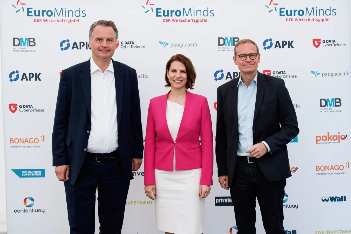 Prof. Dr. Günther Krings, Karoline Edtstadler, Michael Müller (© Sören Bauer Events)