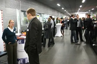 4. Career Night an der Hochschule Neu-Ulm bietet Studierenden Möglichkeit Unternehmenskontakte zu knüpfen Bild: 4. Career Night an der Hochschule Neu-Ulm bietet Studierenden Möglichkeit Unternehmenskontakte zu knüpfen