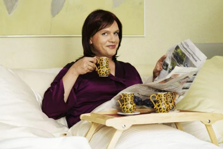 Bild: Krüger und sevenload suchen die abgedrehtesten Remakes des TV-Spots mit „Gisela“ alias Hape Kerkeling