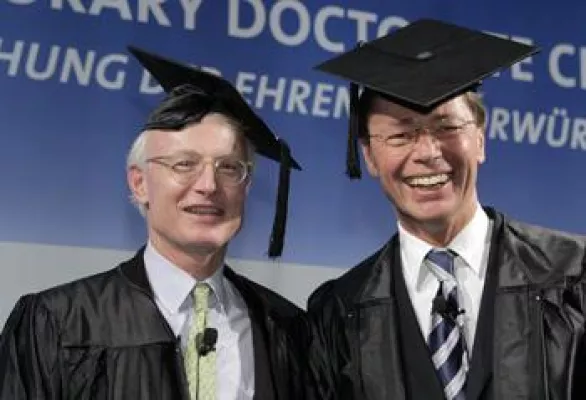 Bild: HHL verleiht Ehrendoktorwürde an Middelhoff und Porter