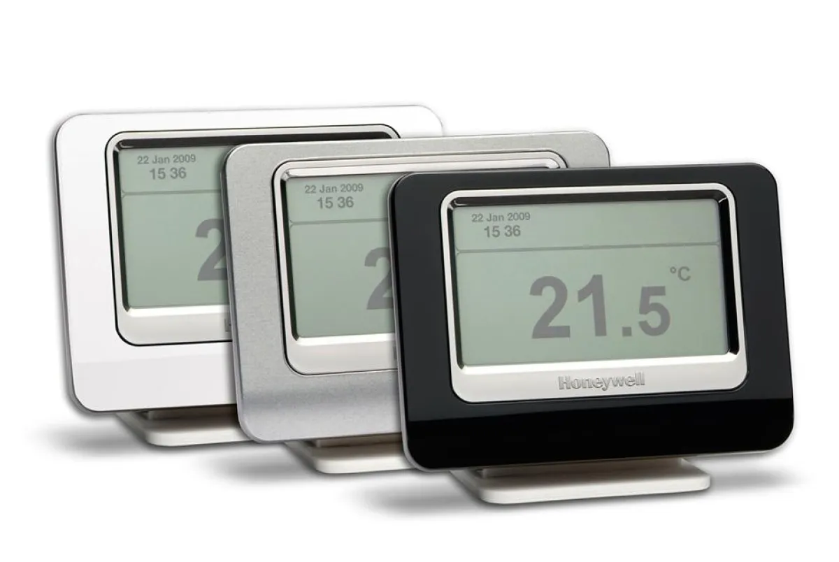 Eine zentrale Bedieneinheit steuert die Temperatur in bis zu acht Räumen kabellos über Funksignale.