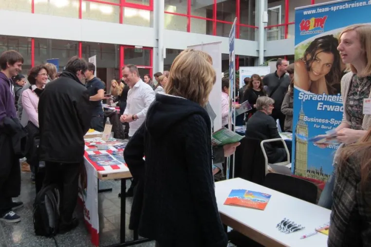 SchülerAustausch Messe in Köln: Junge Menschen wollen Auslandserfahrungen Bild: SchülerAustausch Messe in Köln: Junge Menschen wollen Auslandserfahrungen