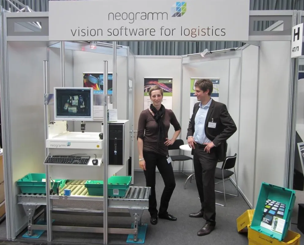 Positive Stimmung bei neogramm: neoImagebox kommt bei den Besuchern der CeMAT 2011 gut an.