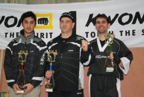 Bild: Dreimal Podium - Kickboxschule Werner Hirz punktet bei der Baden-Württembergischen Meisterschaft