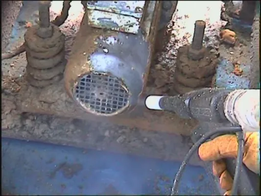 Bild: Großes Erstaunen über die revolutionäre Reinigungswirkung von Trockeneisstrahlen in immer mehr Branchen.