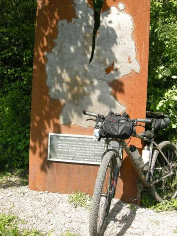 Bild: Geschichte hautnah erleben - Sportler entdecken die ehemalige innerdeutsche Grenze