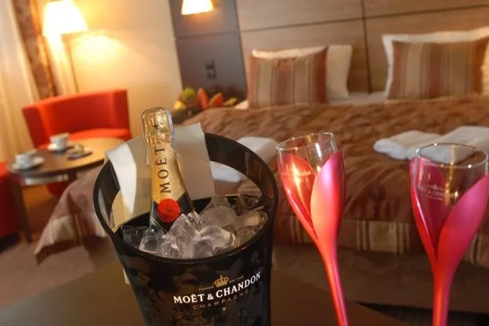 Romantisches Wellness-Wochenende in Polen: Romantik und Entspannung pur für die Zweisamkeit in SPA-Hotels Bild: Romantisches Wellness-Wochenende in Polen: Romantik und Entspannung pur für die Zweisamkeit in SPA-Hotels