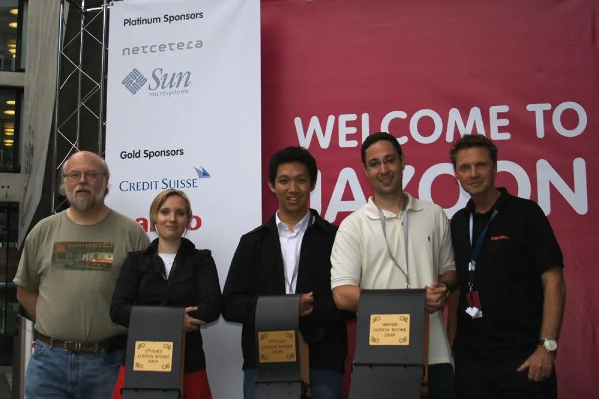 Von links: James Gosling, Bettina Polasek (2. Platz), Deni Lukmanul