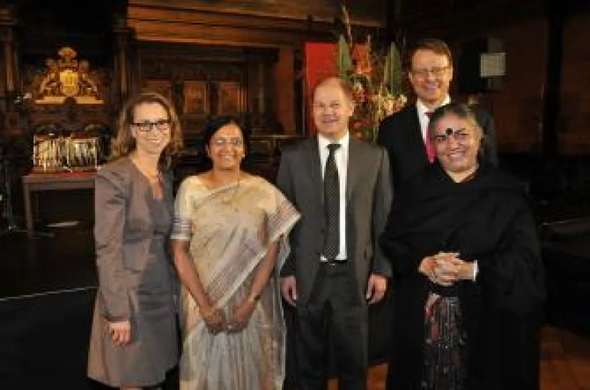(v.r.n.l.) Vandana Shiva, Botschafter T. Matussek, Bürgermeister O. Scholz, Generalkonsulin M. Subashini, C. Veit