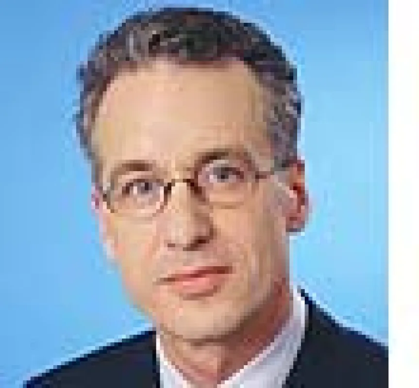 Qualimedic-Vorstand Dr. med. Ralf D. Fischbach gibt die besten Tipps für einen flachen Bauch