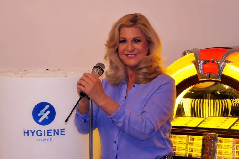 Corona, Mutanten und seine Verwandten. Hier ist die Luft rein. Hier dürfen wir alle zusammen sein. Bild: Corona, Mutanten und seine Verwandten. Hier ist die Luft rein. Hier dürfen wir alle zusammen sein.