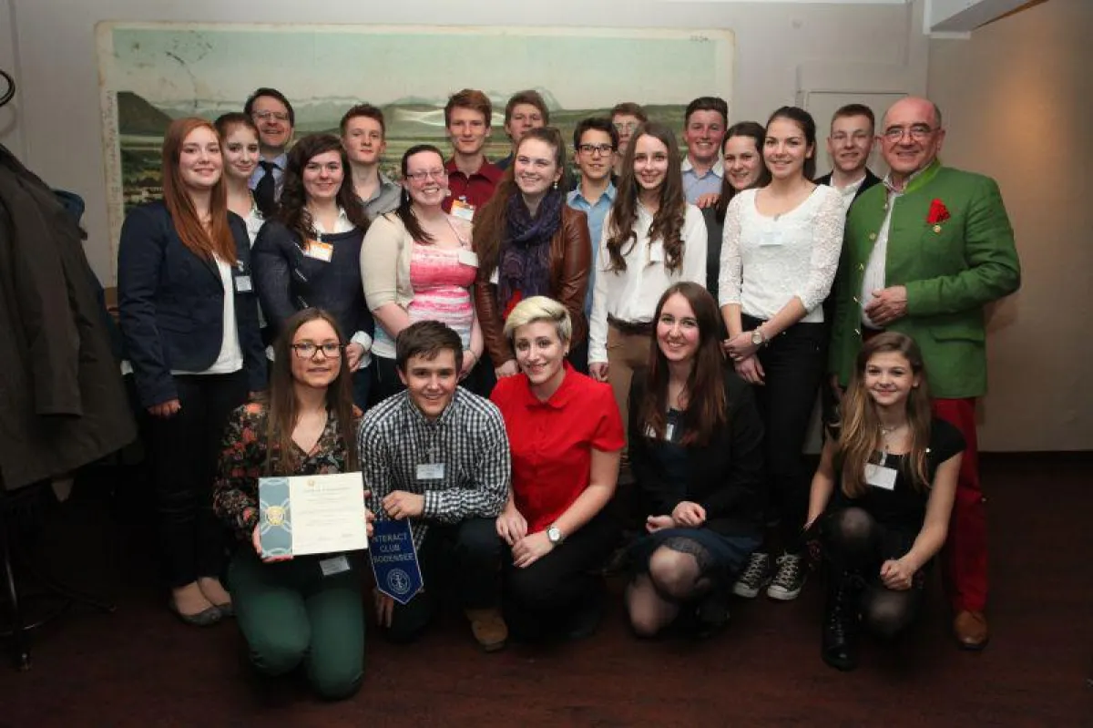 Die Mitglieder des ersten Interact Clubs in Vorarlberg freuen sich, sich gemeinsam zu engagieren.