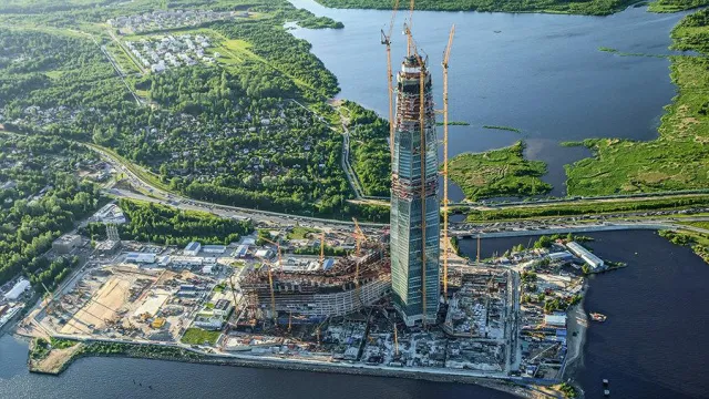 Bild: Schalung und Gerüst aus einer Hand für den höchsten Wolkenkratzer Europas