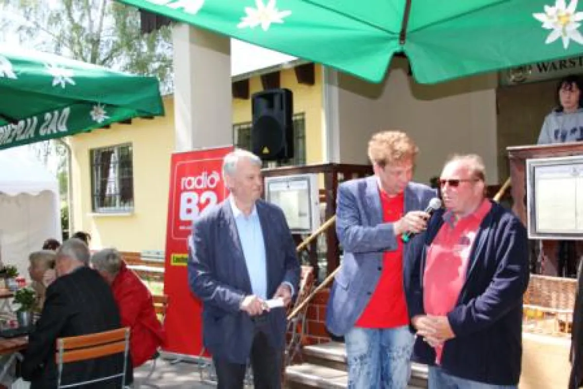 Günter Landgraf, B2-Moderator Michael Niekammer, Jürgen Vogt (v.l.) Foto: Yvonne Neuberger
