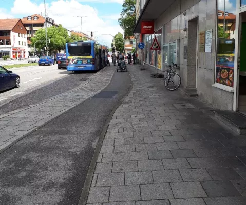 Bild: FDP möchte Sicherheit auf dem Radweg an der Moosacher Straße in München verbessern