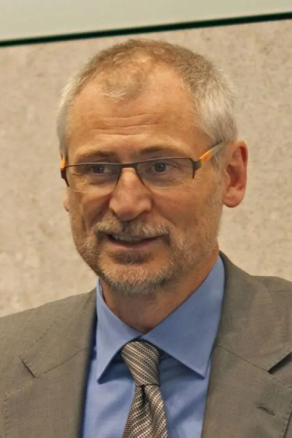 Das Thema Nachhaltigkeit ist auf dem Vormarsch und zieht sich durch sämtliche (Lebens-)Bereiche. Was unter nachhaltigem Bauen zu verstehen ist, erklärt der Geschäftsführer des Institut Bauen und Umwel