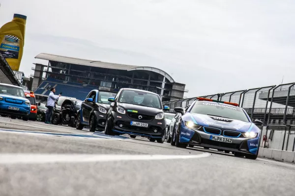Bild: Elektro-Mobilität und historische Fahrzeuge beim e4 TESTIVAL