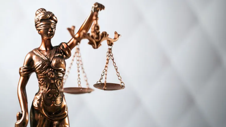 Bild: Esther Omlin: Die Ansprechpartnerin für Sicherheitsrecht und Strafrecht 