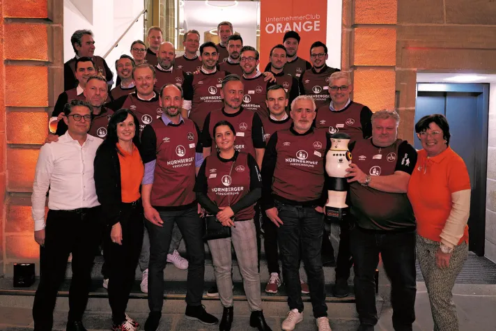 Der 1. FCN holt den Pokal Bild: Der 1. FCN holt den Pokal