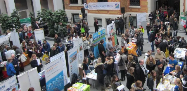 Bild: SchülerAustausch-Messe in Wiesbaden am 26.09.2015: Austausch fördert soziale und fremdsprachliche Kompetenzen