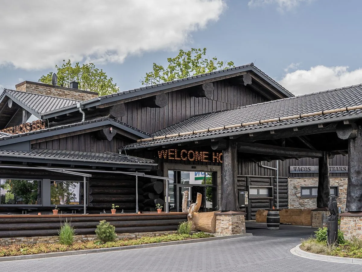 Außenansicht eines Timberjacks Restaurants (© Timberjacks Holding GmbH)