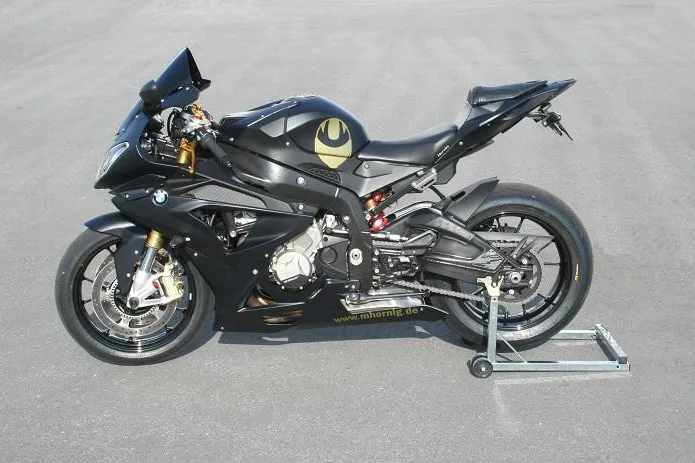 Hornig Umbau BMW S1000RR - Facelift in matt schwarz Bild: Hornig Umbau BMW S1000RR - Facelift in matt schwarz