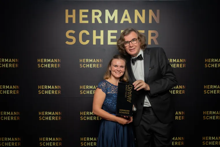 Lena Lüder überzeugt beim Internationalen Speaker Slam mit Plädoyer für Vereinbarkeit Bild: Lena Lüder überzeugt beim Internationalen Speaker Slam mit Plädoyer für Vereinbarkeit