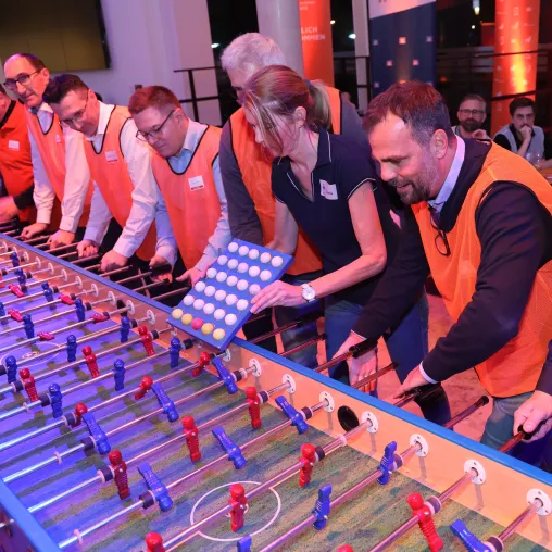 Bild: Champions League am Kickertisch: Tore, Teamgeist & Charity
