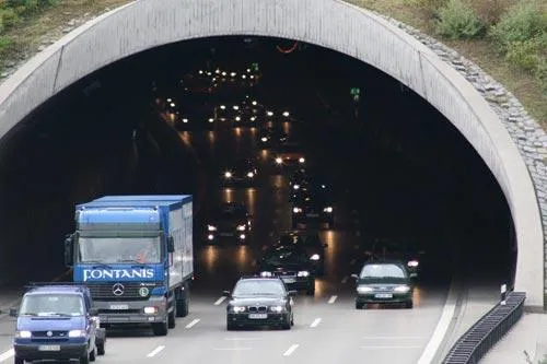 Jeder zweite ältere Pkw mit defektem Licht unterwegs Bild: Jeder zweite ältere Pkw mit defektem Licht unterwegs
