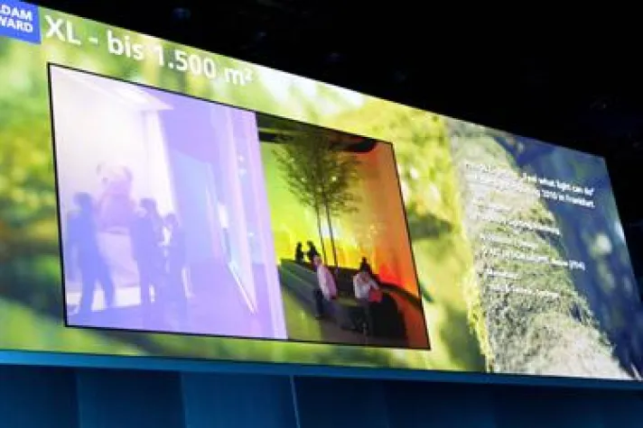 Versilberte Lichtarchitektur Bild: Versilberte Lichtarchitektur