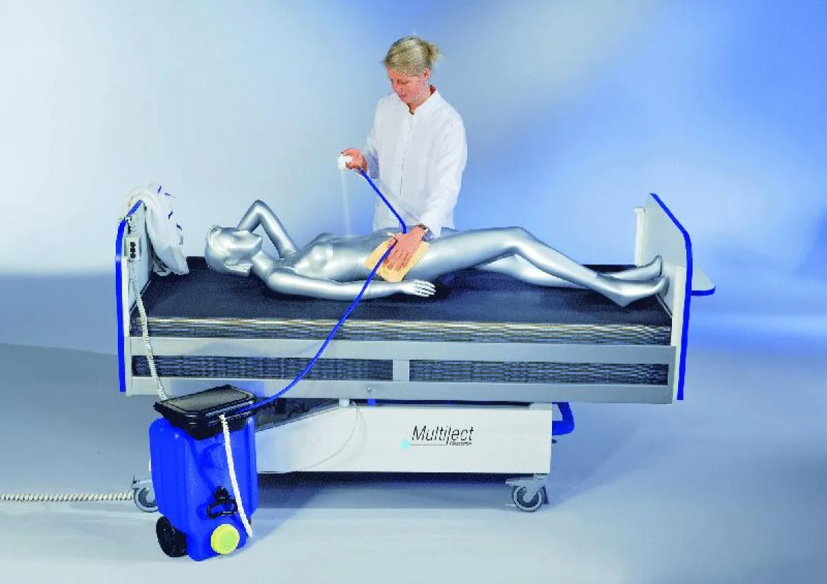 Duschen im matratzenfreien Pflegebett