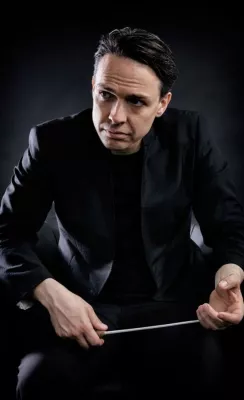 Bild: Evan-Alexis Christ: Der Dirigent, der Opern wieder modern macht