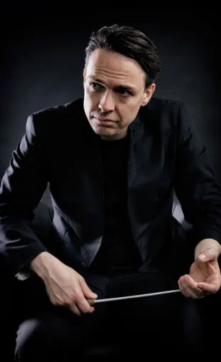 Evan-Alexis Christ: Der Dirigent, der Opern wieder modern macht Bild: Evan-Alexis Christ: Der Dirigent, der Opern wieder modern macht