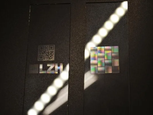 Bild: Product piracy: glass marking fights counterfeiting