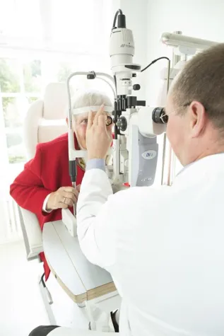 Bild: (Mein) Leben im Augenblick: Moderne Glaukombehandlung mit Mini-Stents aus Titan