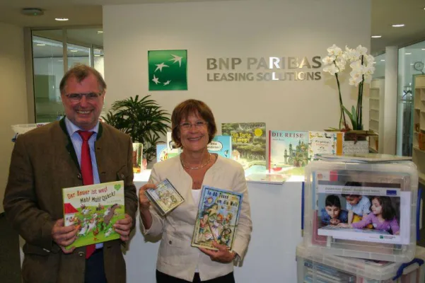 Bild: Kinderschutzbund Köln erhält fünf Bücherboxen zur Leseförderung von der „BNP Paribas Stiftung Deutschland“