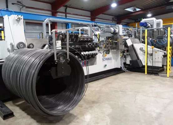 Außergewöhnliche Sondermaschine. Servotechnik im Grenzbereich Bild: Außergewöhnliche Sondermaschine. Servotechnik im Grenzbereich