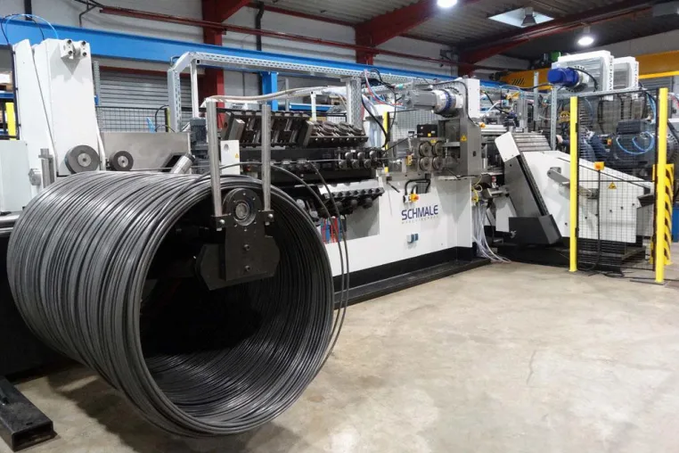Bild: Außergewöhnliche Sondermaschine. Servotechnik im Grenzbereich