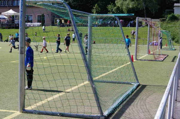 Bild: Frankfurt: Konfiszierte Fußballtore werden mit Kippsicherungen nachgerüstet