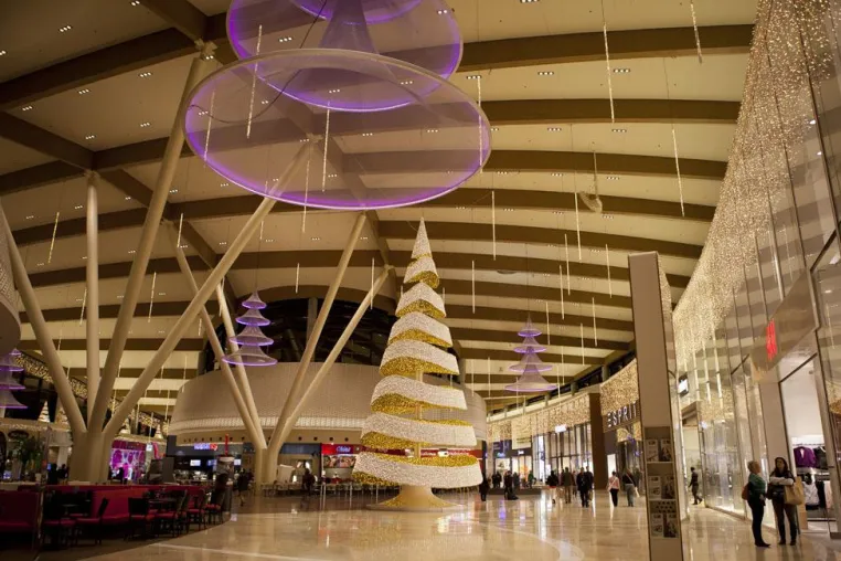 Bild: Blachere Illumination erleuchtet das G3 Shoppingresort Gerasdorf in edlem, modernem Weihnachtsglanz