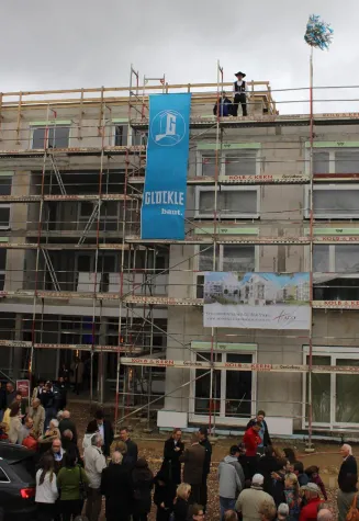 Bild: Richtfest für das Seniorenzentrum Bad Vilbel - Über 60 Prozent der Rendite 50 Plus-Apartments bereits verkauft