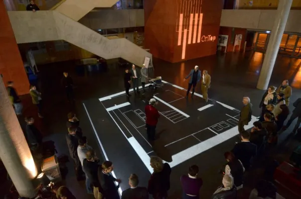 Bild: OnTop nimmt Formen an: Das „Solar Decathlon 2014“-Team der FH Frankfurt präsentiert sein Konzept