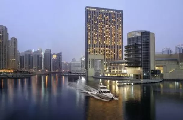 Bild: Dubai Marina – die Stadt in der Stadt zieht sämtliche Blicke auf sich