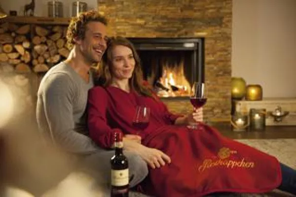 Bild: Zuhause entspannt genießen mit Rotkäppchen Qualitätswein