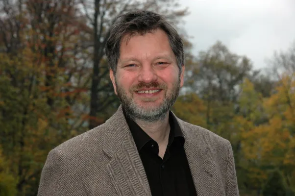 Bild: Tilmann Gneiting erhält den “Wald Memorial Award” 